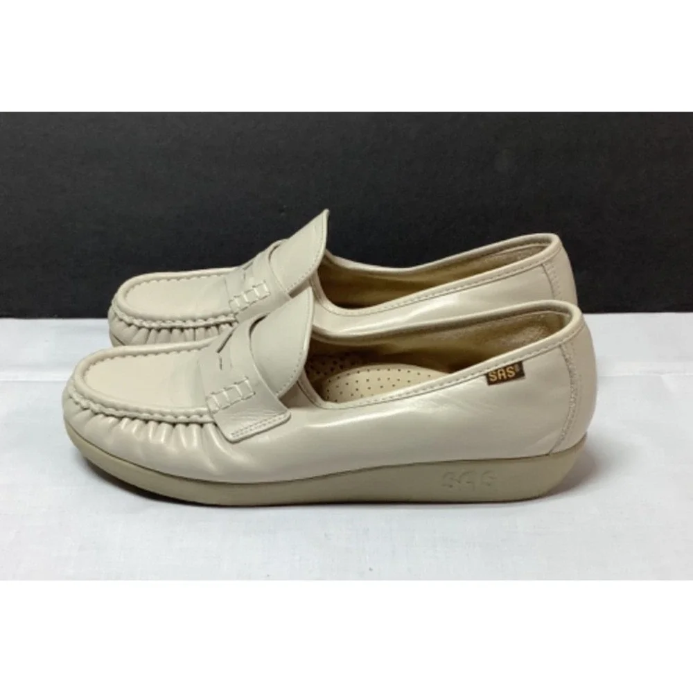 SAS Slip on Loafers Woman's Size 9W Beige Tan Comfort Soft Leather Shoes